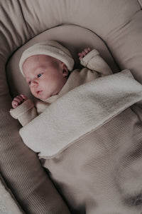 Liefiess mutsje beige gebreid